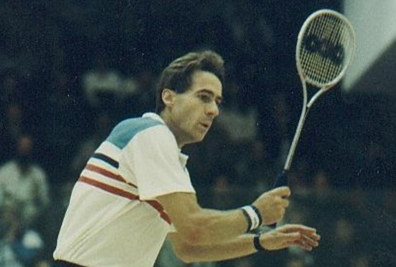 Geoff Hunt playing squash
