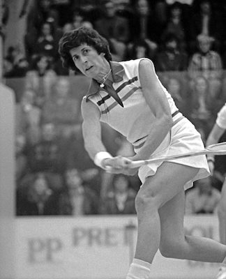 Heather McKay playing a squash game